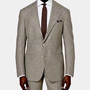 SUITSUPPLY Taupe Roma Relaxed Fit Roma Suit 42s
Circular Wool Flannel , Italy